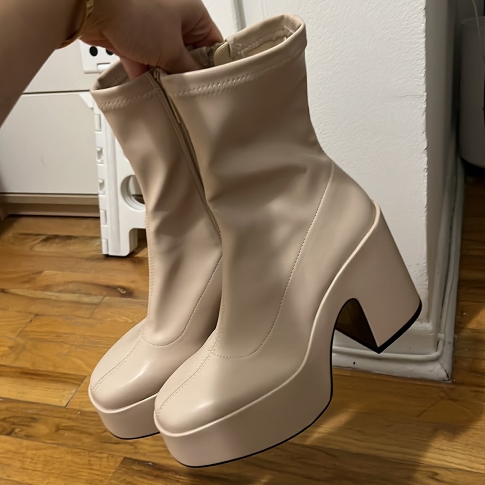NWOT ZARA 6.5 Tan platform booties